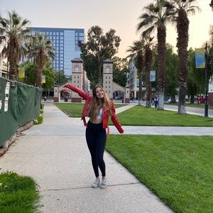 Meet your Posher, Amira